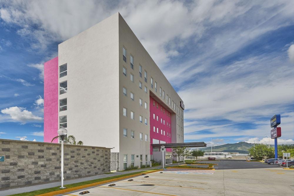 City Express Suites By Marriott Silao Aeropuerto Exterior photo