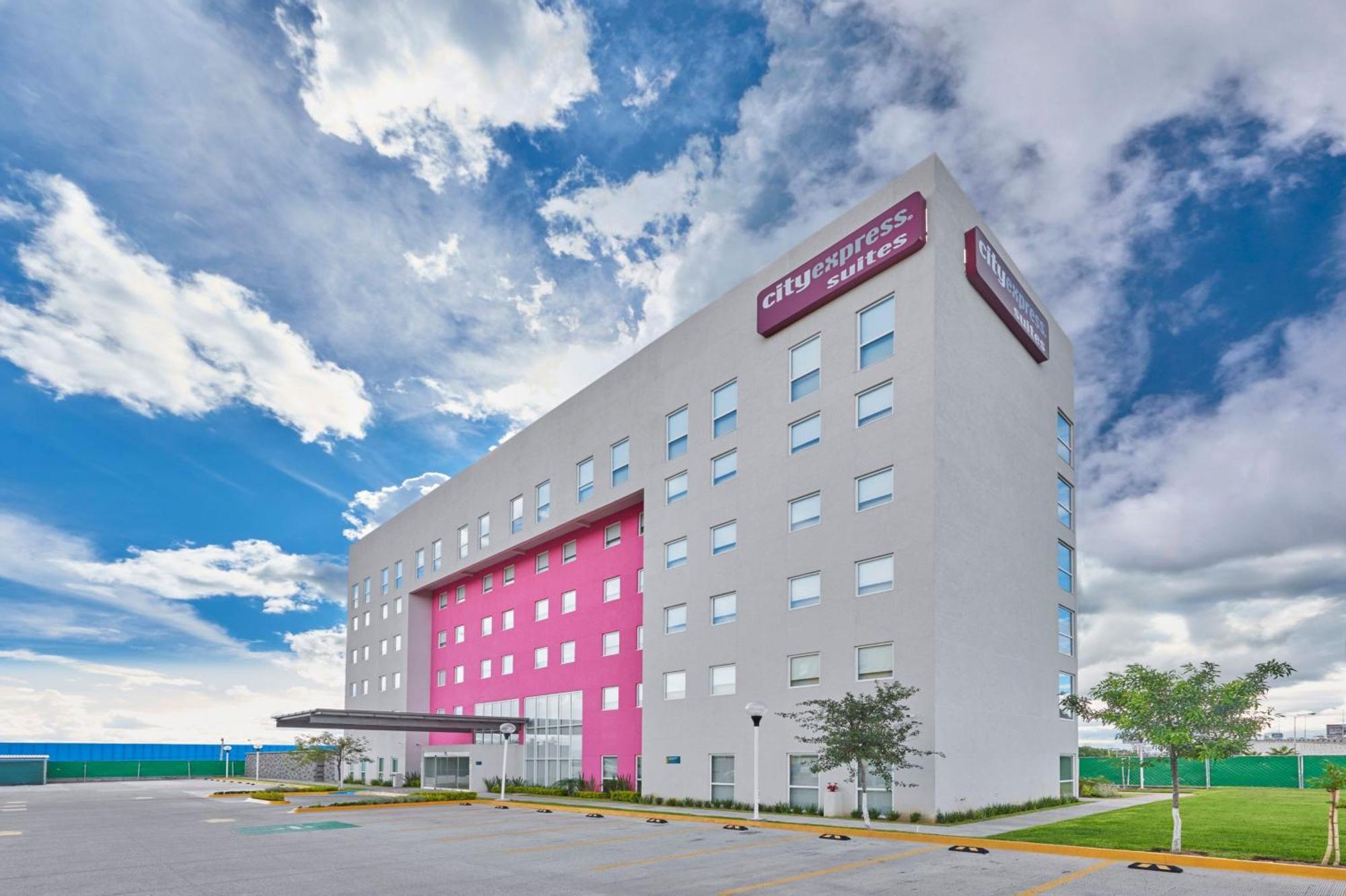 City Express Suites By Marriott Silao Aeropuerto Exterior photo